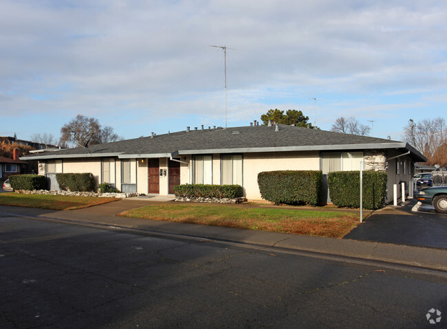 Building Photo - Capitales Apartments