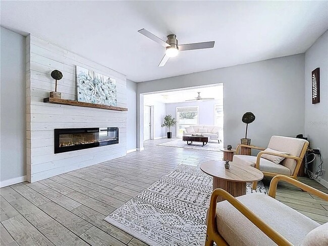 Building Photo - Modern luxury meets Florida charm in this ...