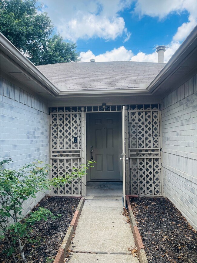 Foto del edificio - 6406 Bayou Crest Dr