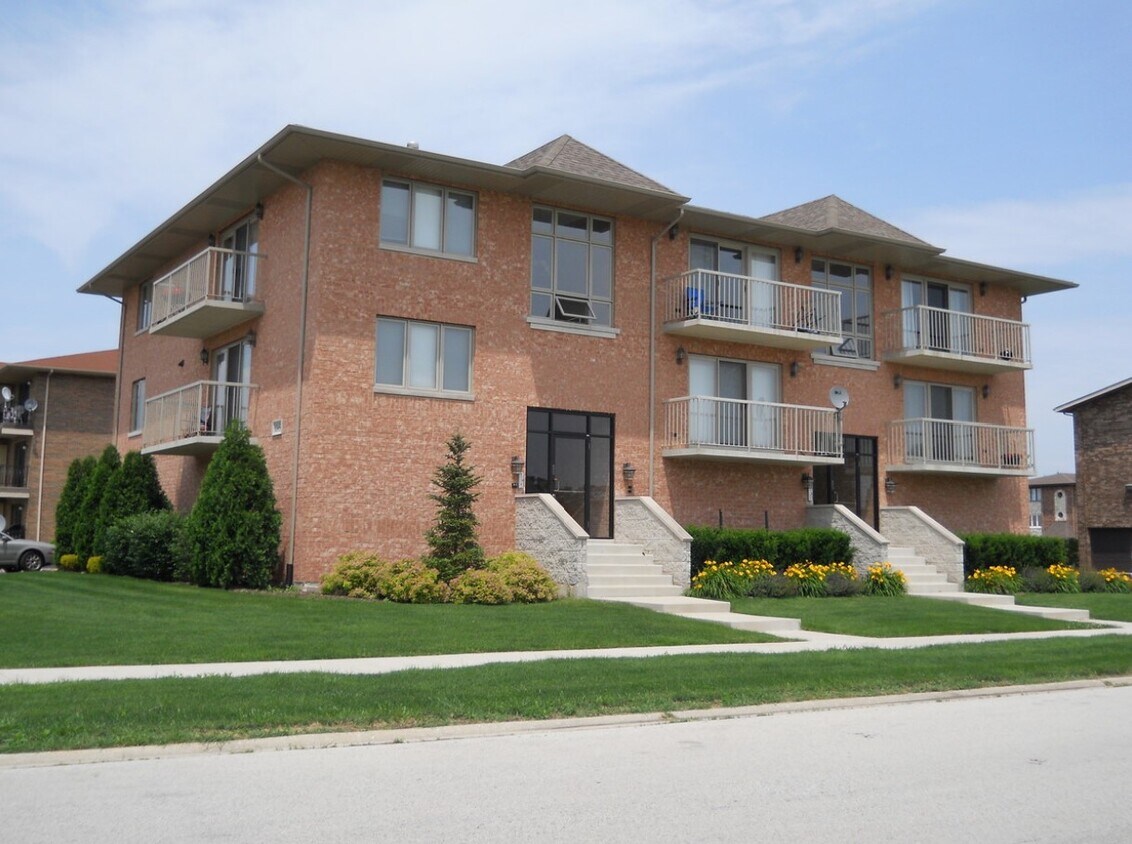 Foto principal - 10459 Mayfield Ave