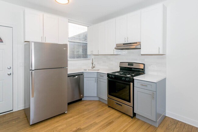 Building Photo - 5200 N Damen Ave