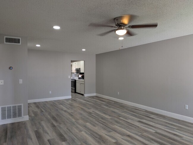 Building Photo - 3/2 Condo in Altamone Springs