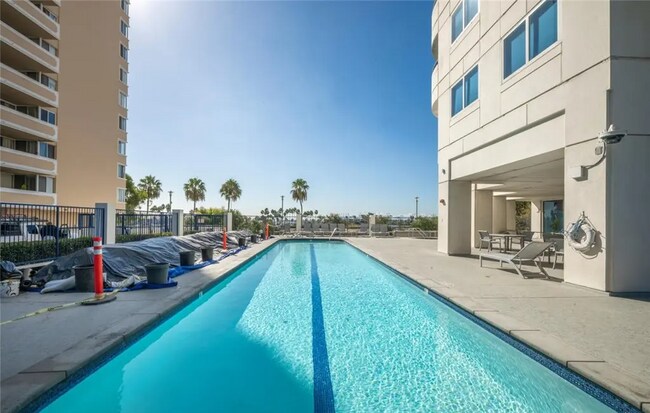 Building Photo - 525 E Seaside Way