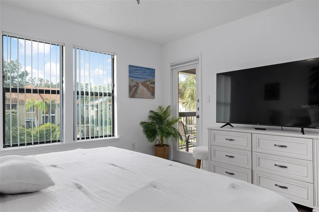 Foto del edificio - 4057 Crockers Lake Blvd