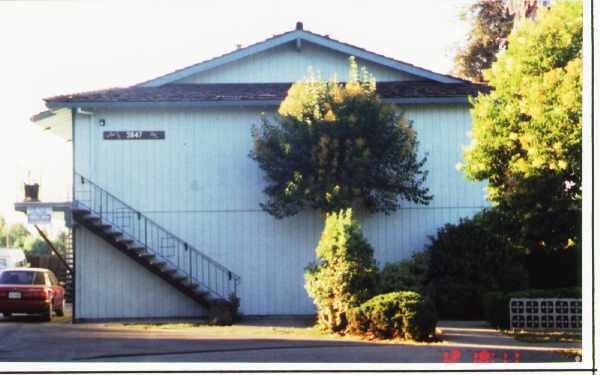 Building Photo - 3847 Underwood Dr