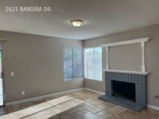Building Photo - 3BD/2BTH ONE STORY HOME IN PALMDALE EAST