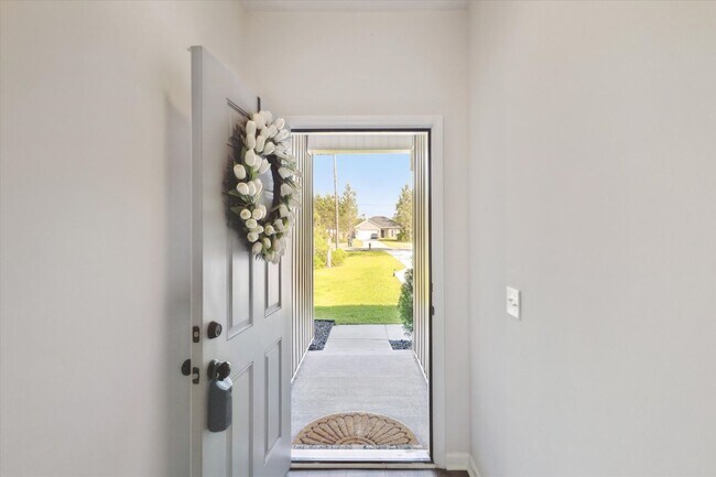 Building Photo - AVAILABLE JULY 2025 [PET FRIENDLY]