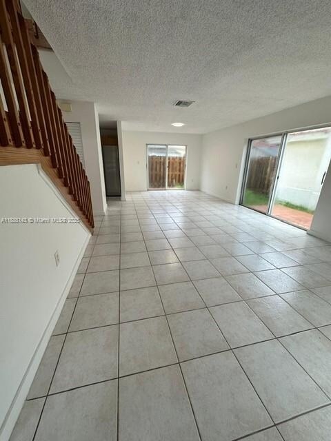 Foto del edificio - 5582 NW 102nd Pl