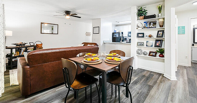 Model-Dining-Room-01-The-Hills-Northview-Harrisonburg-VA - The Hills Northview Apartments