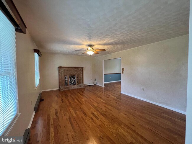 Building Photo - 7818 Woodville Rd