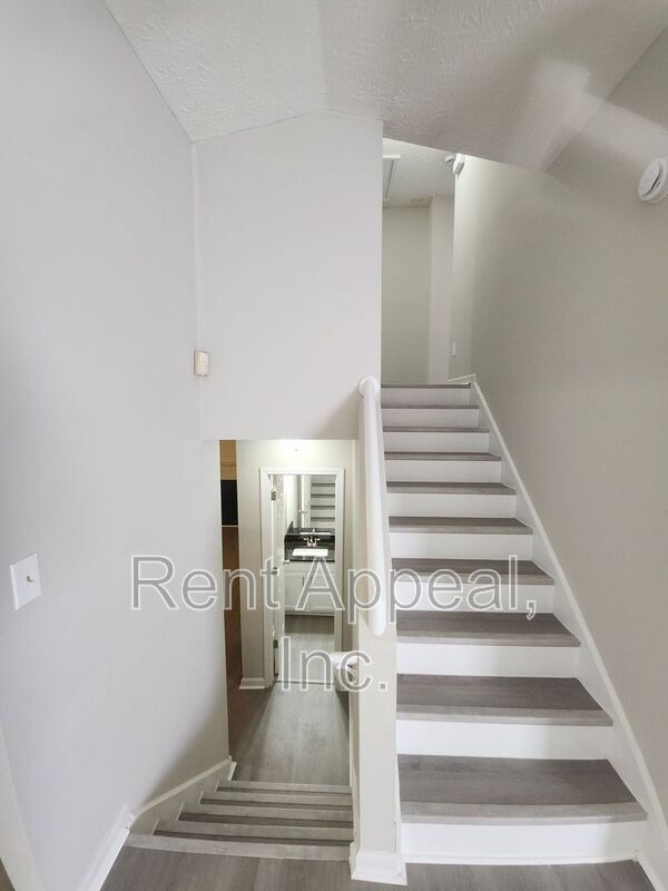 Foto del edificio - 3368 Eastmont Ln
