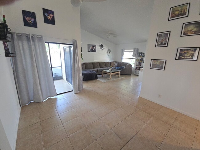 Building Photo - 402 Lakewood Ct