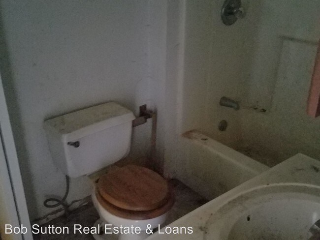 Foto del edificio - 3 br, 1 bath House - 103 East St.