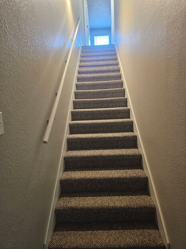 Foto del edificio - 2124 Ingalls Ln