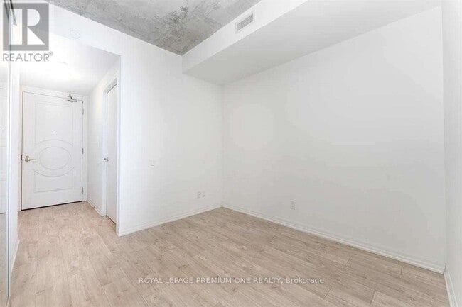 Building Photo - 88 Blue Jays Way