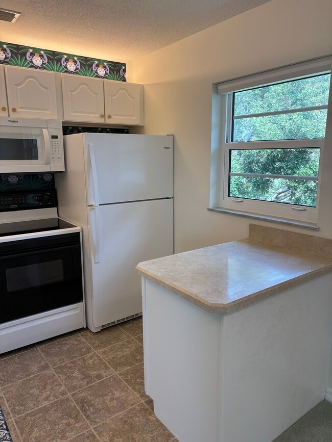 Building Photo - 31 Pine Arbor Ln