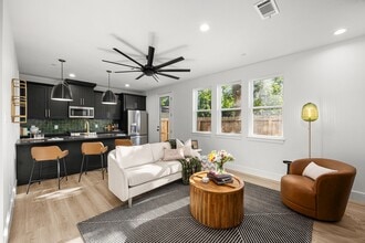 Building Photo - 4611 Dewberry St