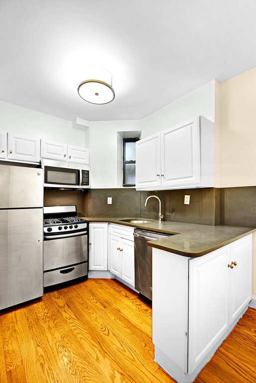 Primary Photo - 1378 York Ave