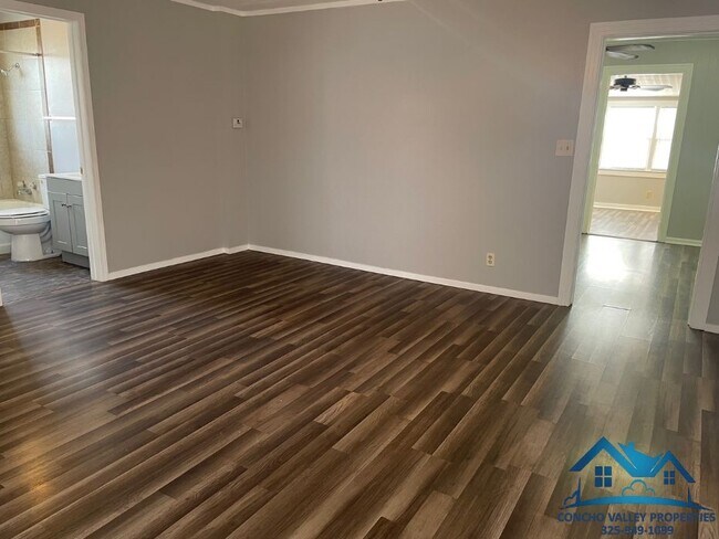 Foto del edificio - 1027 E Harris Ave