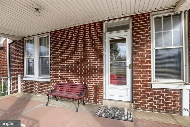 Building Photo - 1433 Mt Rose Ave