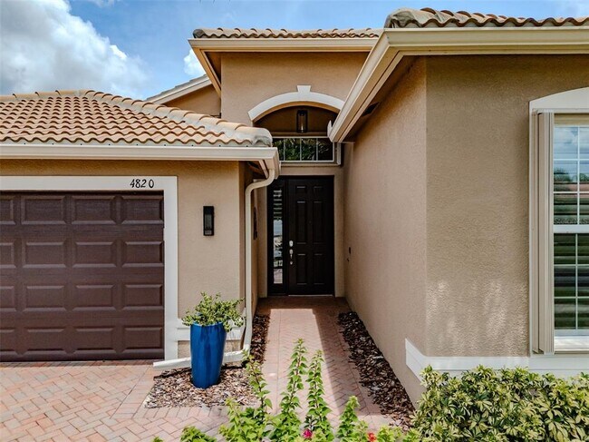 Foto del edificio - 4820 Grand Banks Dr