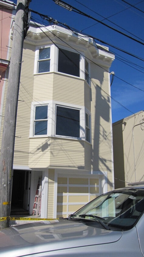 Primary Photo - 633 27th Ave
