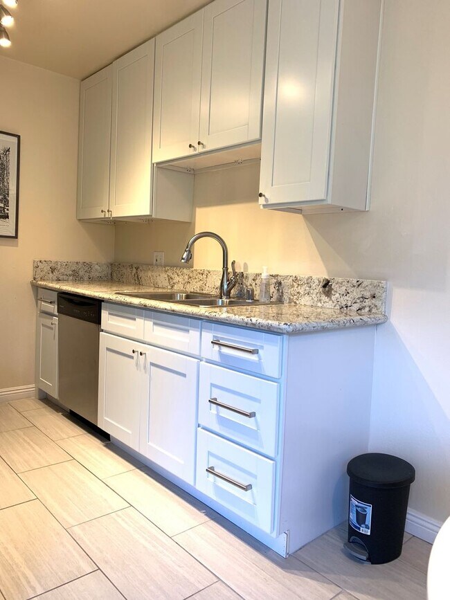 Foto del edificio - Condo in the Heart of Mission Valley!