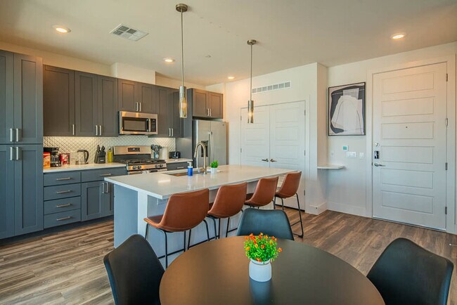 Building Photo - 15501 N Dial Blvd