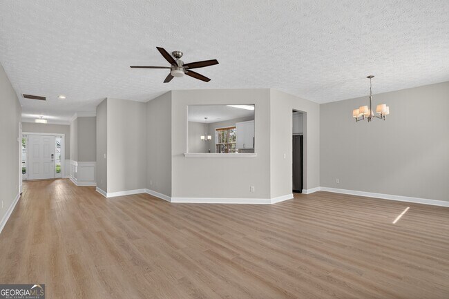 Building Photo - 13375 Avensong Crossing
