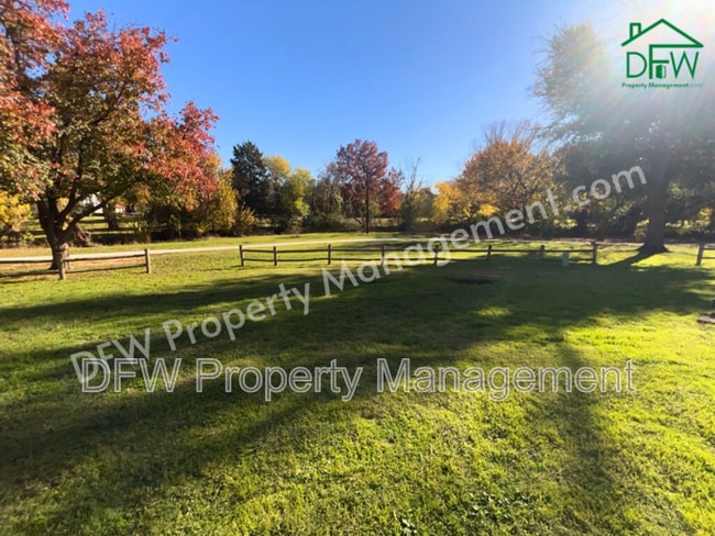 Building Photo - 404 E Denton Dr