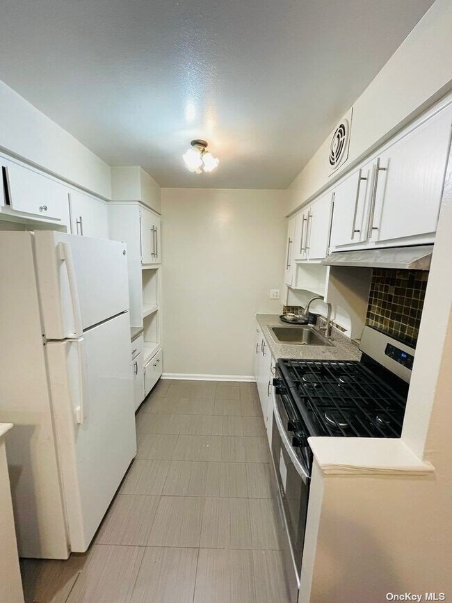 Foto del edificio - 686 E 78th St