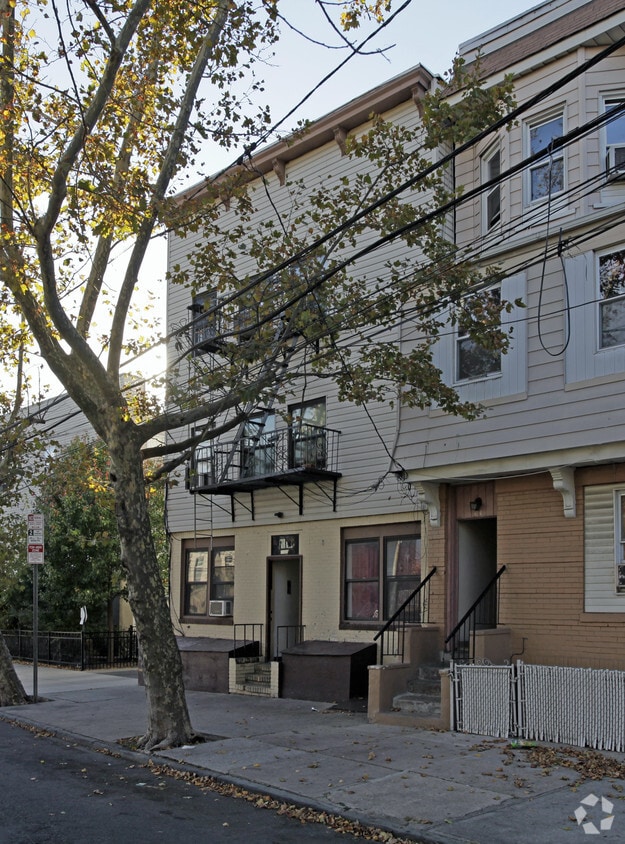 Building Photo - 31 Emerson Ave