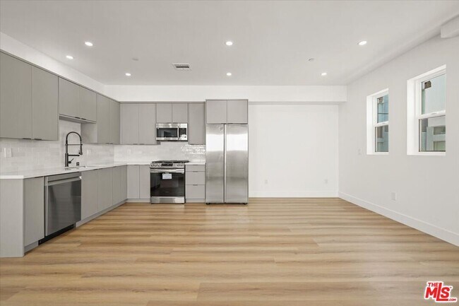 Foto del edificio - 912 N Hudson Ave