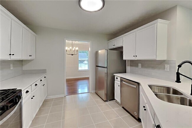 Foto del edificio - 7318 Coral Lake Dr