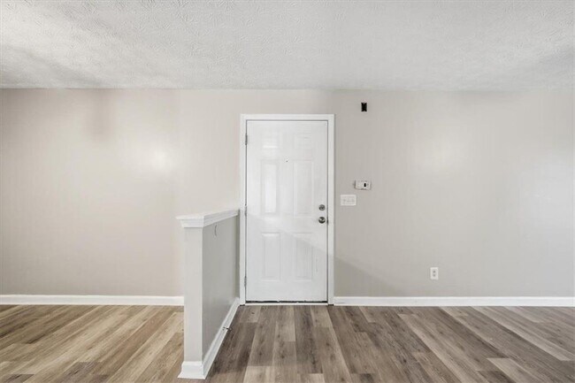 Foto del edificio - 8201 Fairington Ridge Cir