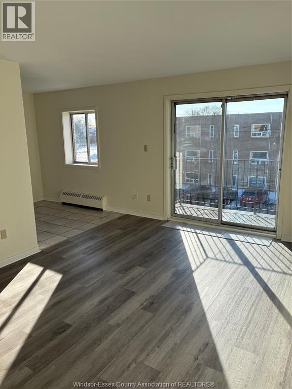 Photo du bâtiment - 6490 Wyandotte St E