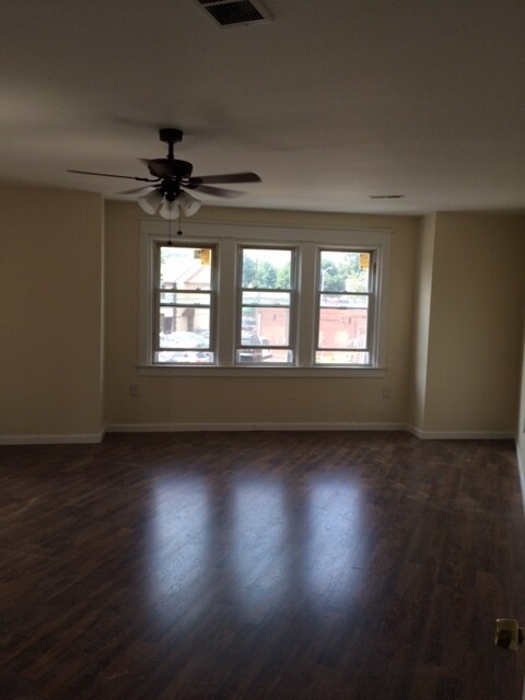 Dormitorio principal grande - 20 E Sellers Ave