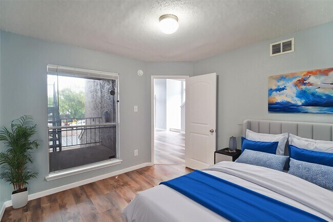 Foto del edificio - 10855 Meadowglen Ln