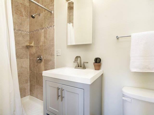 Foto del edificio - 4 bedroom in CHICAGO IL 60615