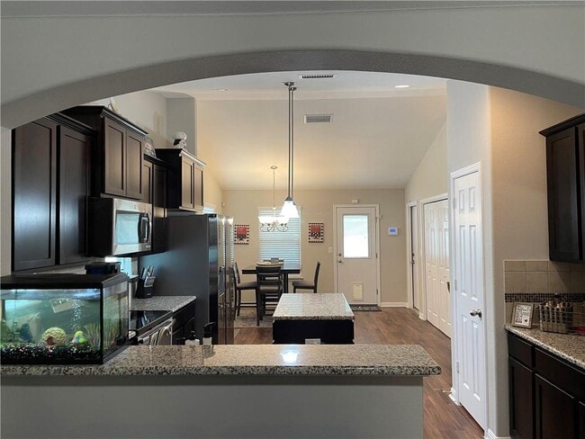 Building Photo - 18416 Friendship Hill Dr