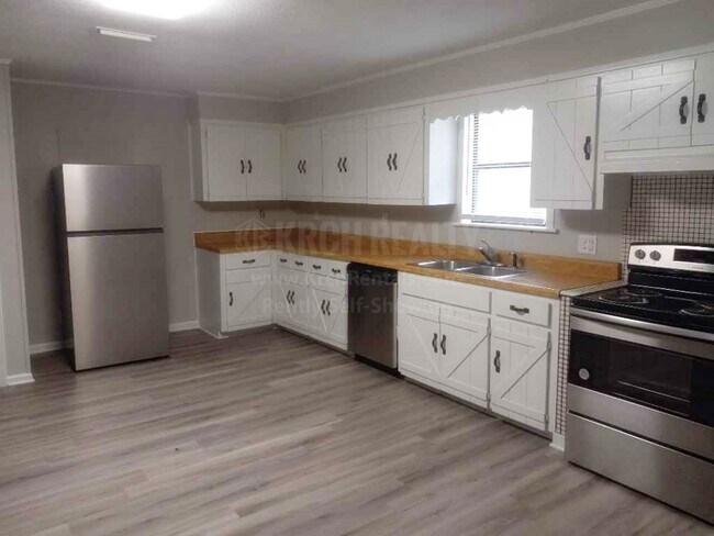 Building Photo - Cozy 2 bedroom, 2 bathroom home!