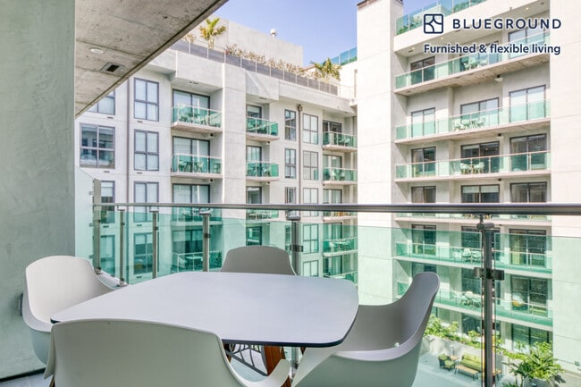 Foto del edificio - 1027 Wilshire Blvd