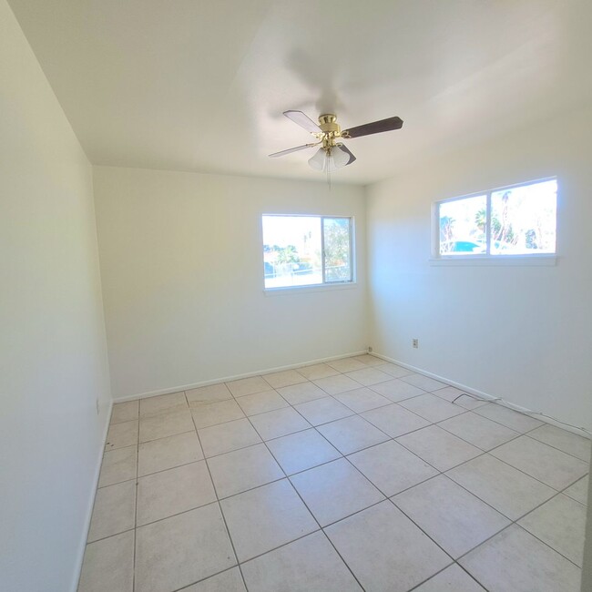 Building Photo - 3 Bedroom/ 2 Bathroom with extra room