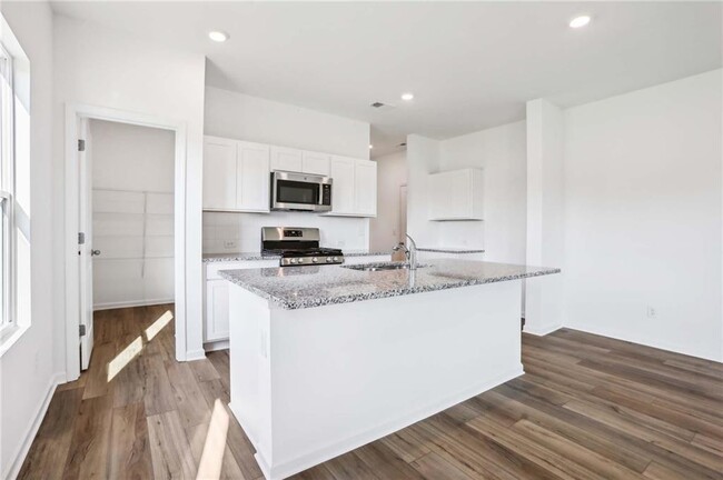 Building Photo - 2165 Boxwood Cir