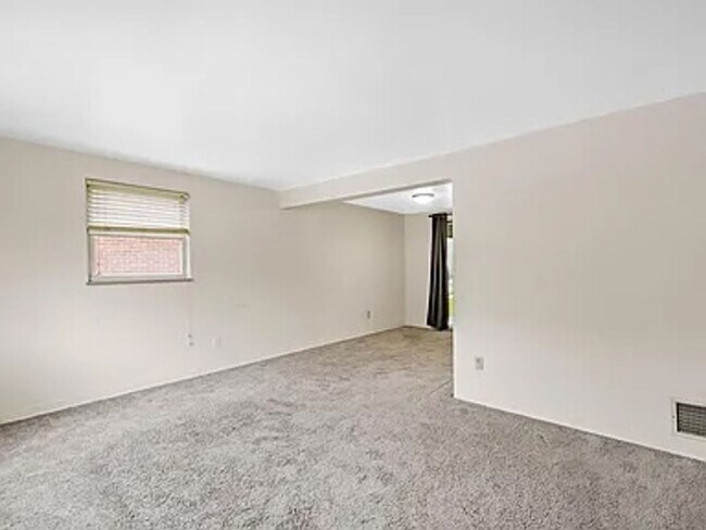 Foto del edificio - AVAILABLE 6/1! CONVENIENTLY LOCATED 2 BEDR...