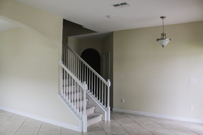 Building Photo - House for Lease