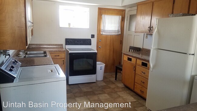 Foto del edificio - 2 br, 1 bath Apartment - 529 West 200 South