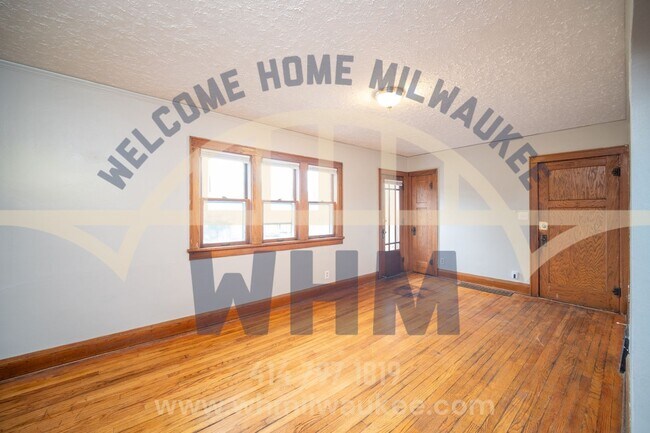 Building Photo - Welcome Home to this Charming 2 Bedroom 1 ...