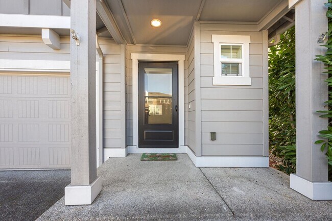 Building Photo - Beautiful Gated Home off Military Road!