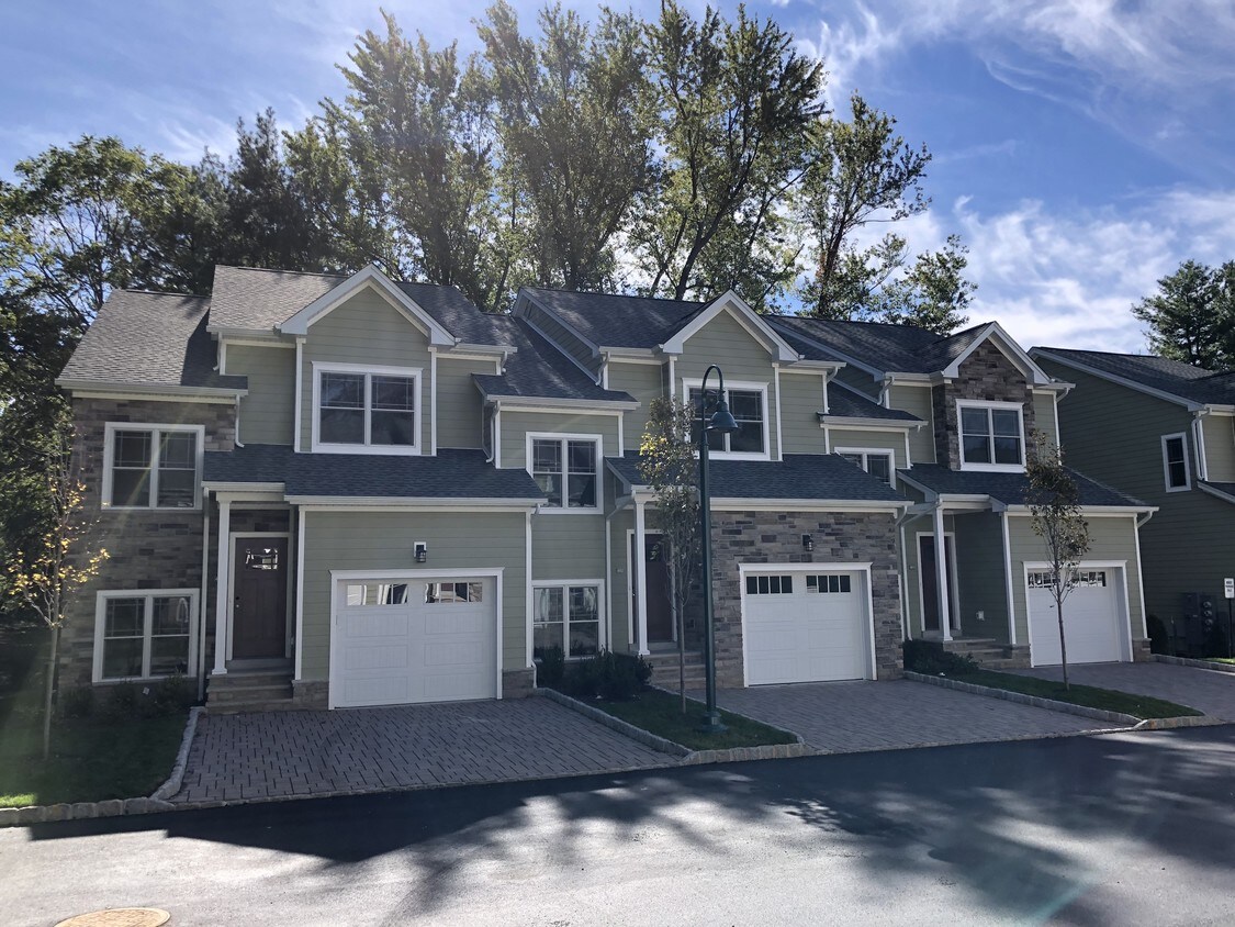Foto principal - 99 Spring Valley Rd
